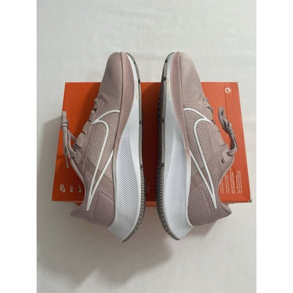 New Women’s Size 11 Barely Rose Nike Air Zoom Pegasus 38 Running Shoe CW7358 601 - Picture 5 of 10